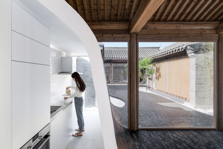 Twisting Courtyard by Arch Studio