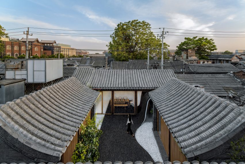 Twisting Courtyard by Arch Studio