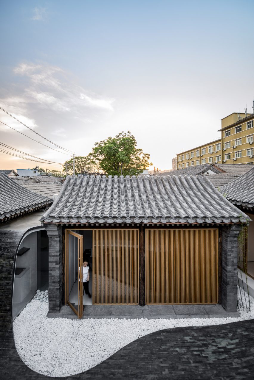 Twisting Courtyard by Arch Studio