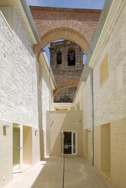 Two Houses in Oropesa by Paredes Pedrosa Arquitectos