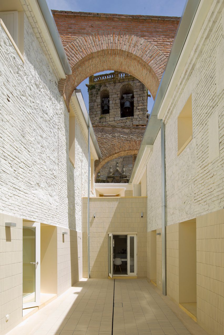 Two Houses in Oropesa by Paredes Pedrosa Arquitectos