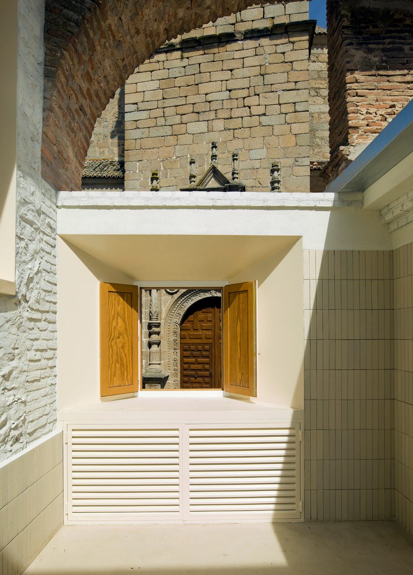 Two Houses in Oropesa by Paredes Pedrosa Arquitectos