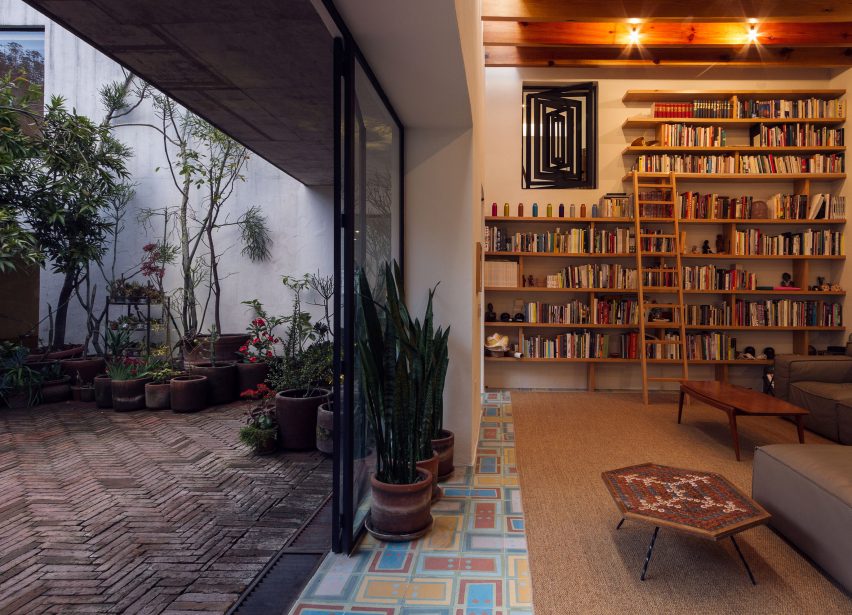 Veramendi House by Andres Stebelski