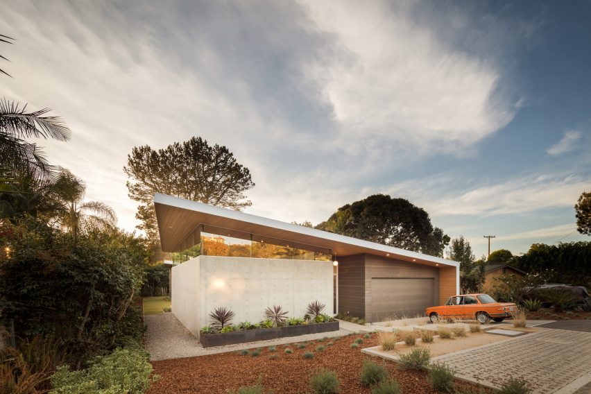 Avocado Acres House in California by Surfside Projects and Lloyd Russell