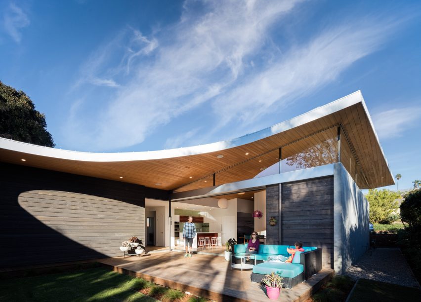 Avocado Acres House in California by Surfside Projects and Lloyd Russell