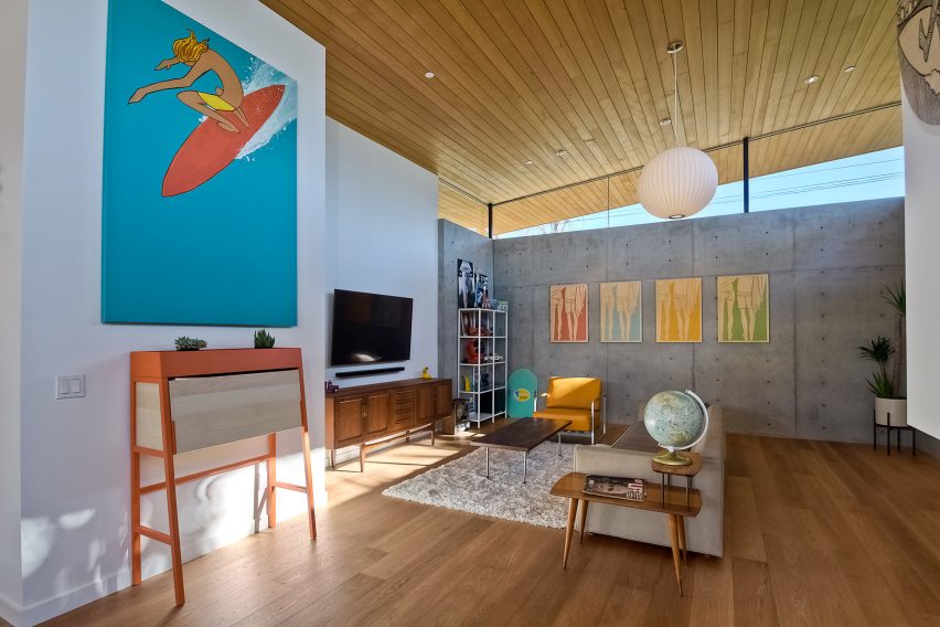 Avocado Acres House in California by Surfside Projects and Lloyd Russell
