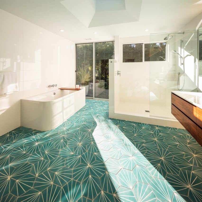 Avocado Acres House in California by Surfside Projects and Lloyd Russell