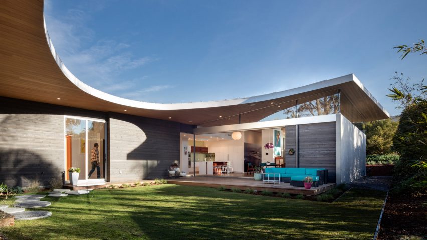Avocado Acres House in California by Surfside Projects and Lloyd Russell