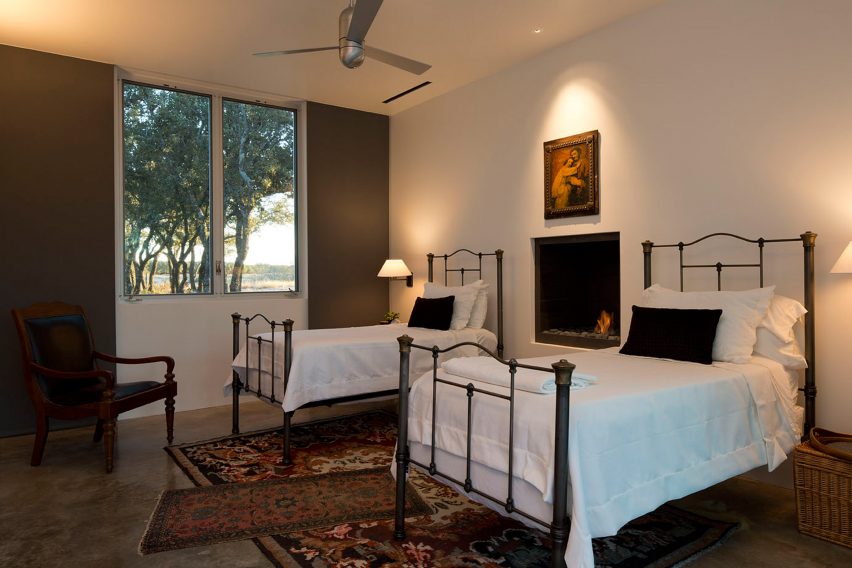 Dick Clark + Associates build Brownwood Residence