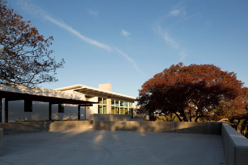 Dick Clark + Associates build Brownwood Residence
