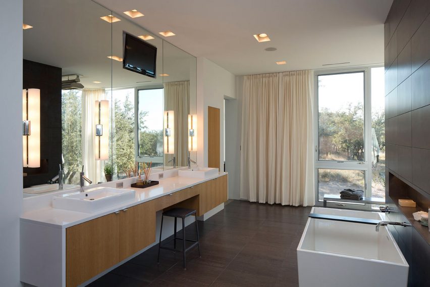 Dick Clark + Associates build Brownwood Residence