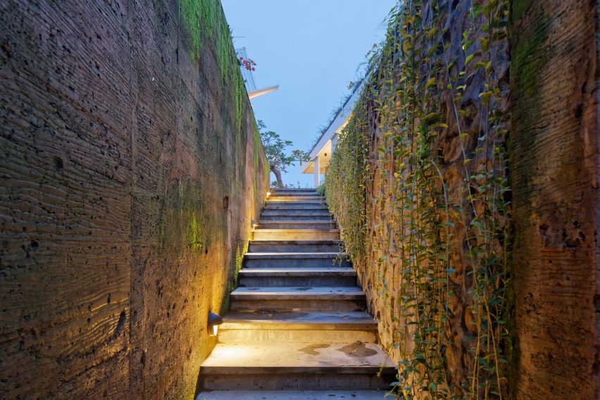 Budi Pradono Architects creates Clay House