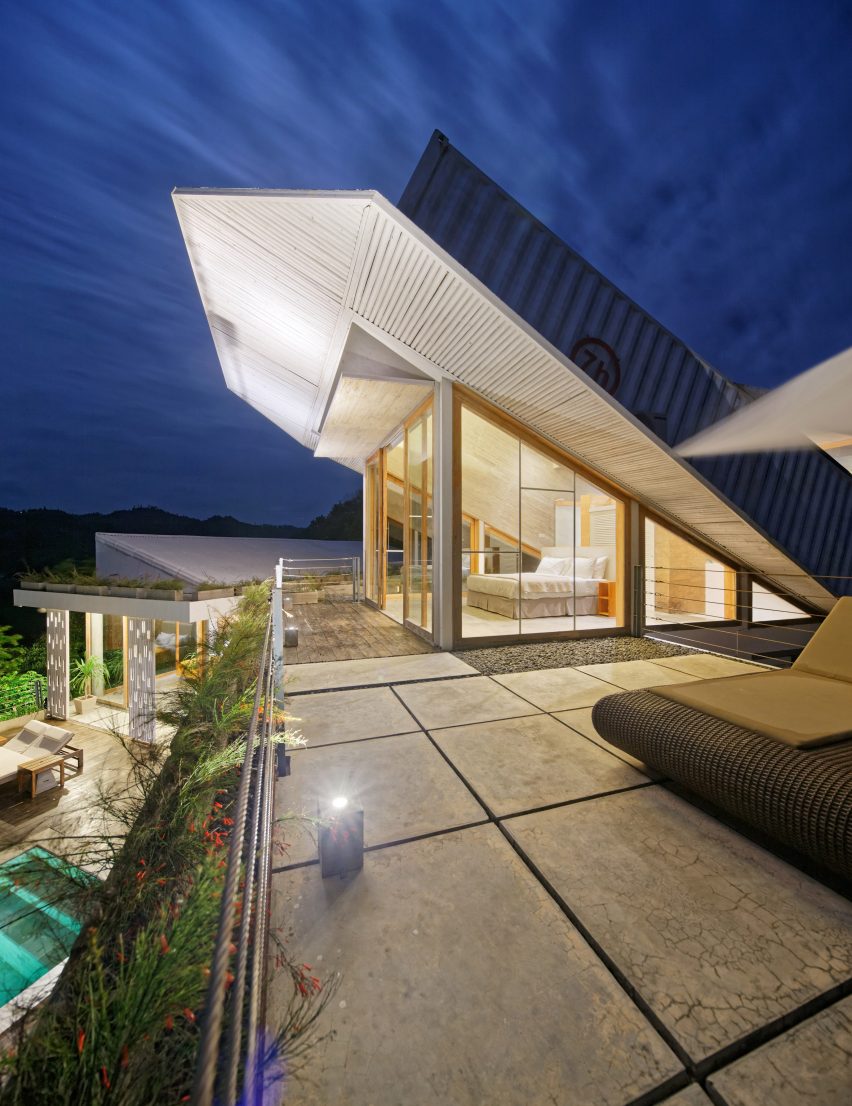 Budi Pradono Architects creates Clay House