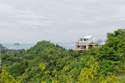 Budi Pradono Architects creates Clay House