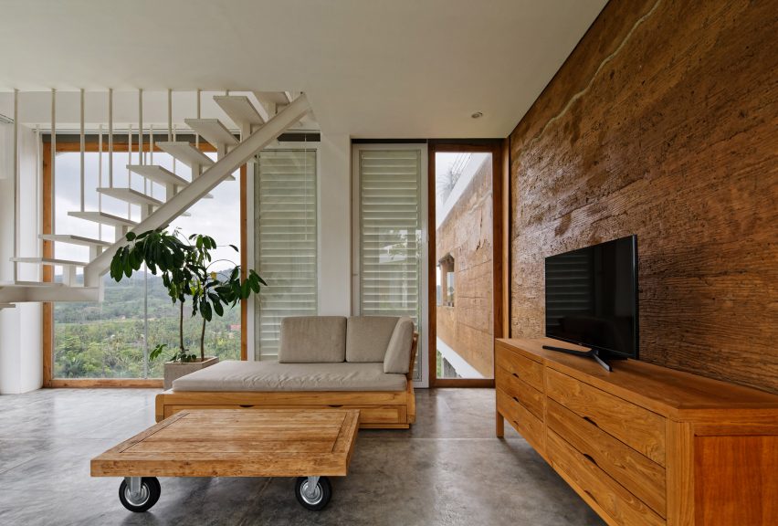 Budi Pradono Architects creates Clay House
