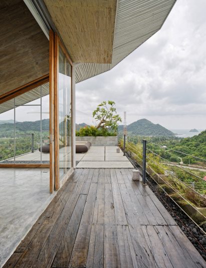 Budi Pradono Architects creates Clay House