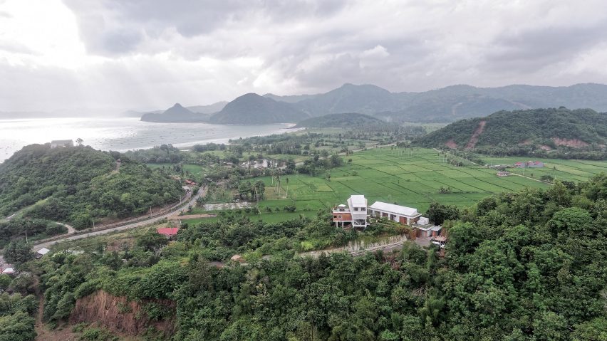 Budi Pradono Architects creates Clay House