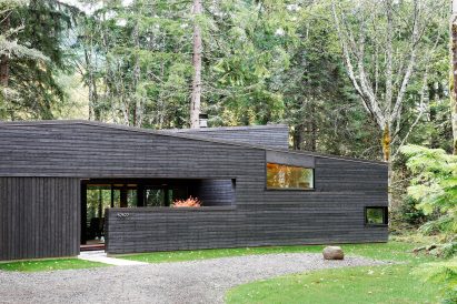 Courtyard House on a River by Robert Hutchison Architecture