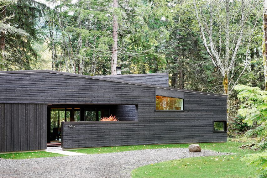 Courtyard House on a River by Robert Hutchison Architecture