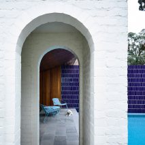 10 contemporary homes that integrate arched doorways, windows and nooks