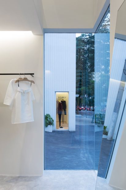 Egrey by MNMA Studio