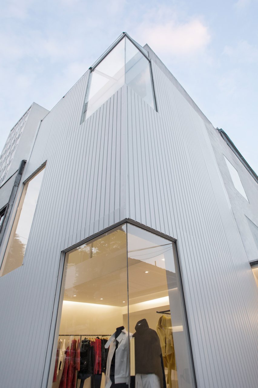 Egrey by MNMA Studio