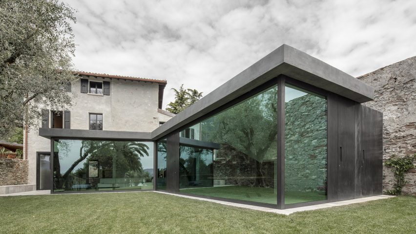 Latest Dezeen Mail features an Italian villa with vertically sliding walls and OMA’s Facebook village