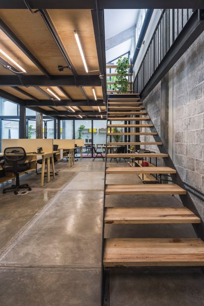 Guateque offices by Estudio Atemporal