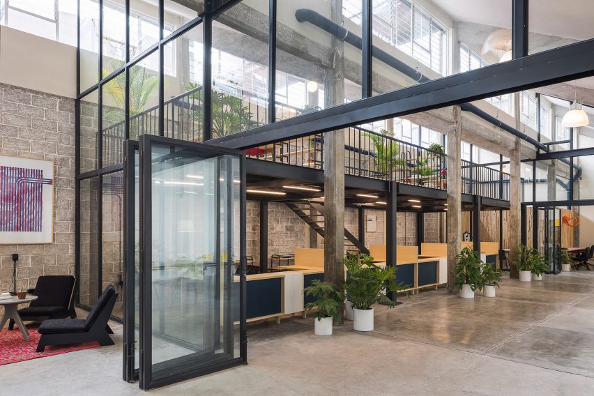 Guateque offices by Estudio Atemporal