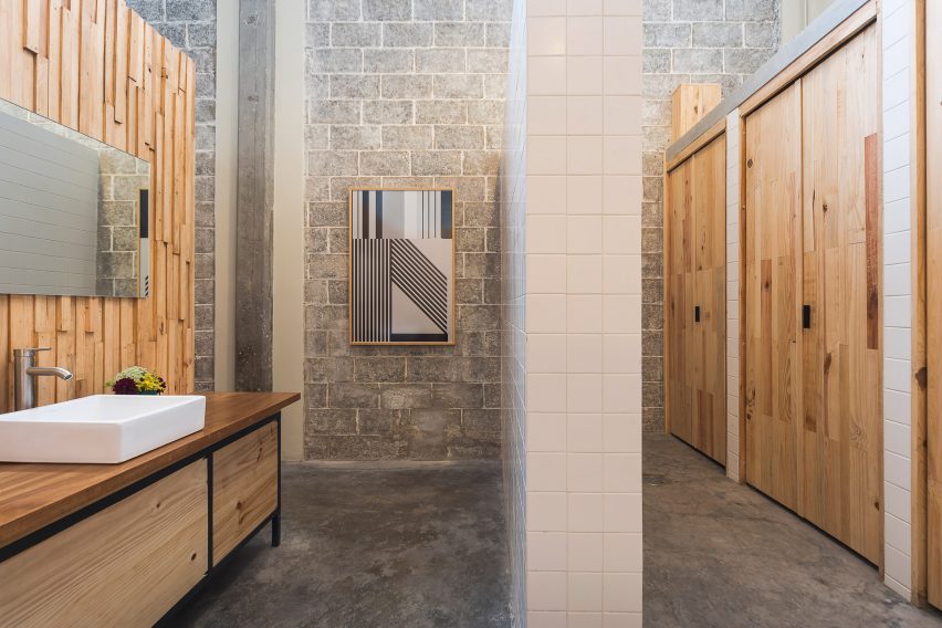 Guateque offices by Estudio Atemporal