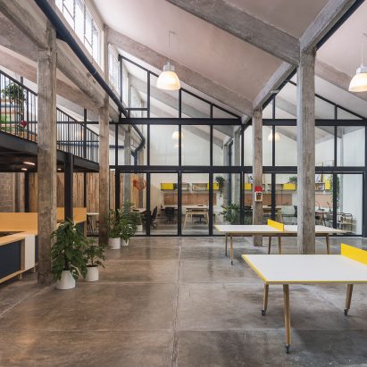 Guateque offices by Estudio Atemporal