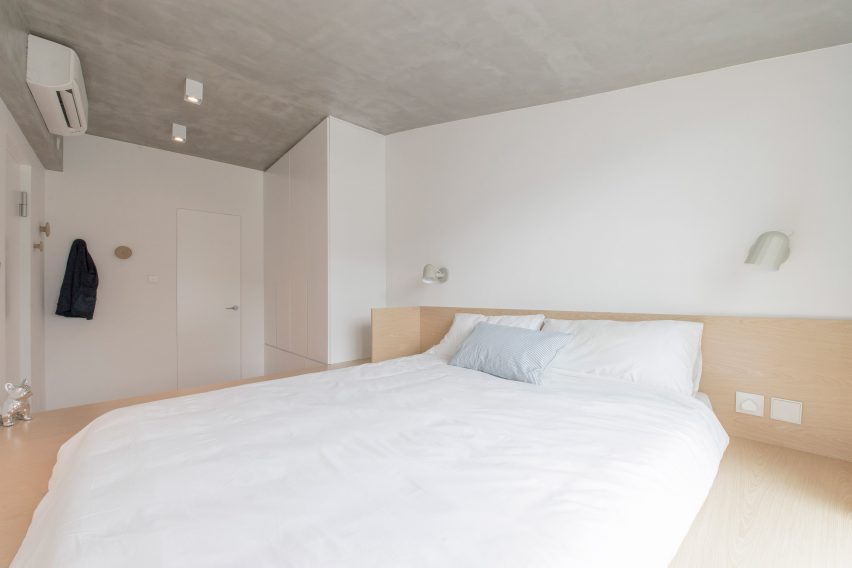 Mnb Design Studio refurbishes compact apartment in Hong Kong
