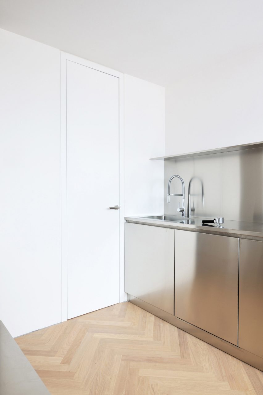 Arhitektura d.o.o. refurbishes urban apartment in Ljubljana, Slovenia, originally designed by Edvard Ravnikar