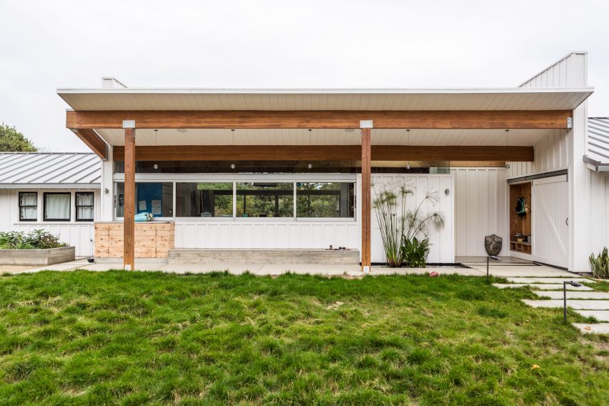 Malibu Beach House by Bestor Architecture