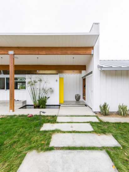 Malibu Beach House by Bestor Architecture