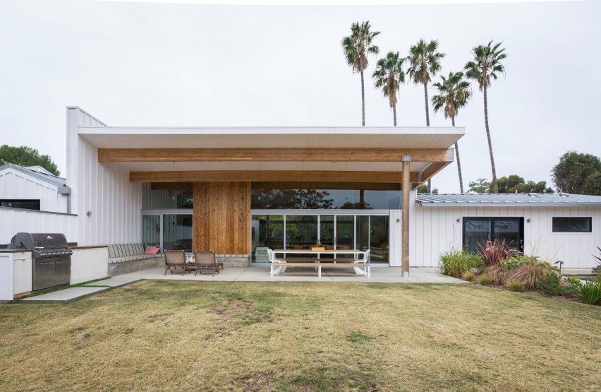Malibu Beach House by Bestor Architecture