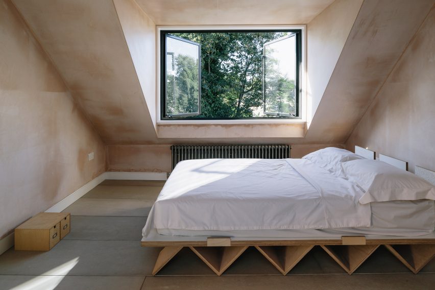 Tsurata Architects designs staircase in London house