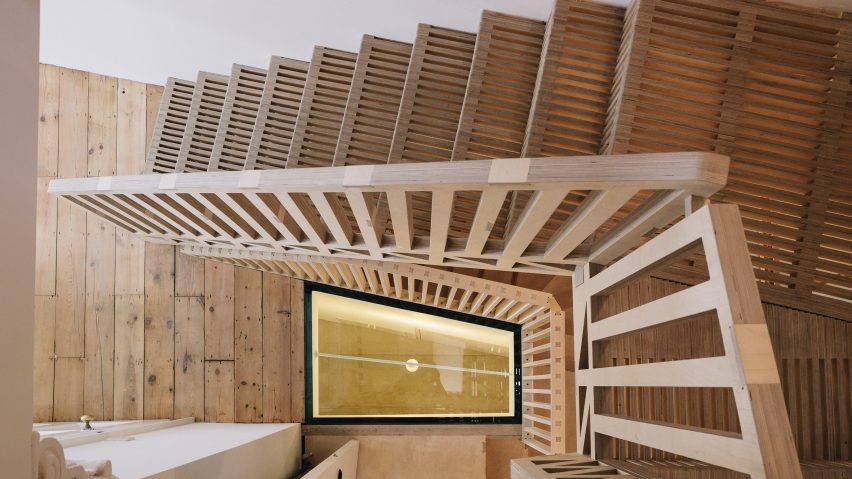 Tsurata Architects designs staircase in London house