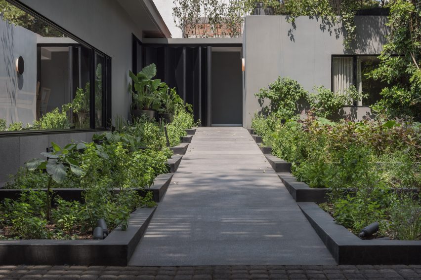 Pujol restaurant in Mexico City by JSa