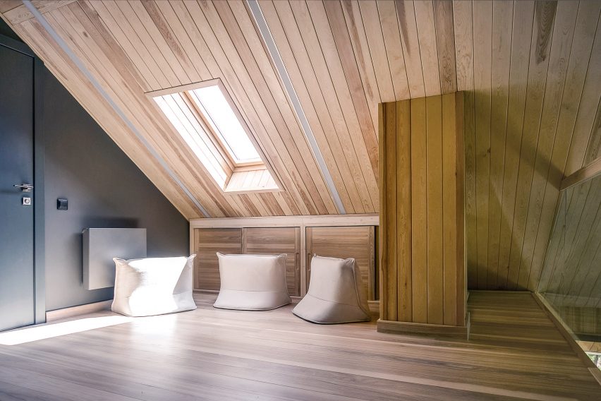 Summer house in Raubichi by Zrobym Architects