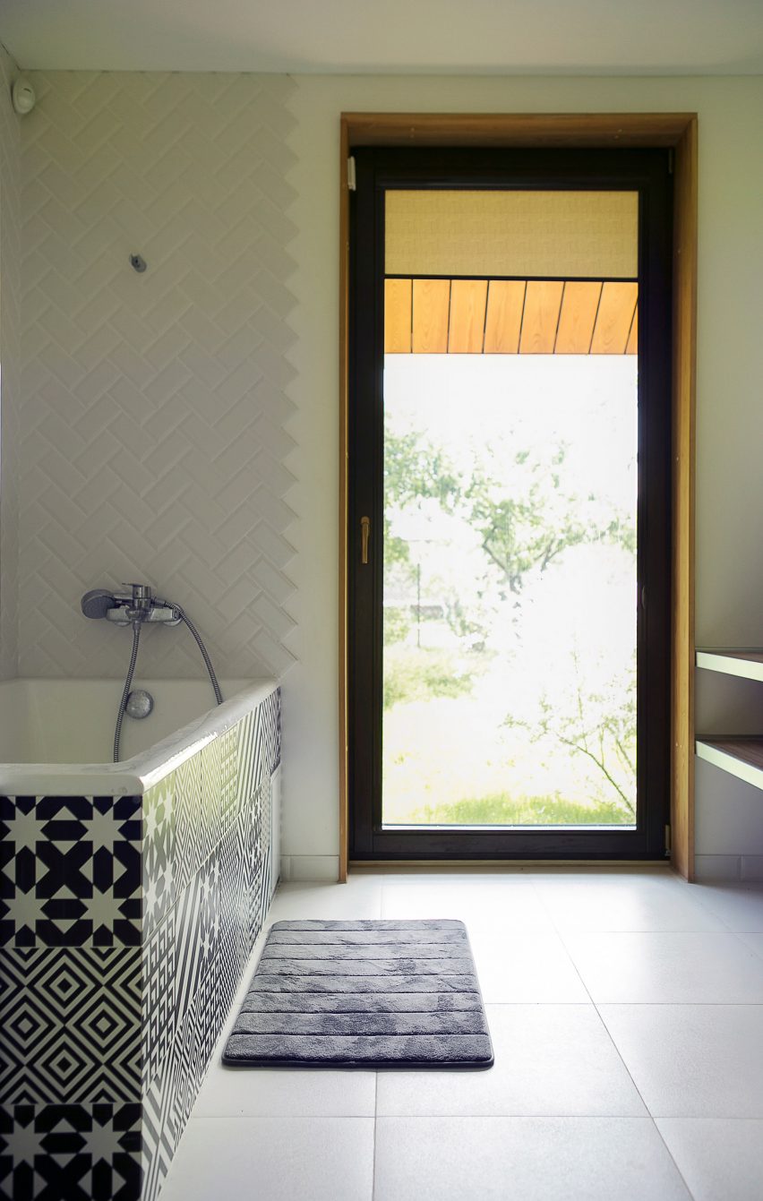 Summer house in Raubichi by Zrobym Architects
