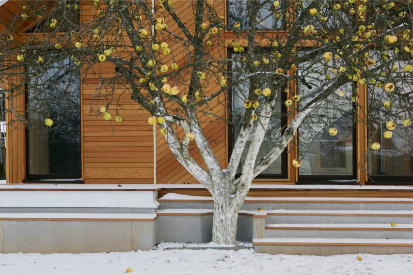 Summer house in Raubichi by Zrobym Architects