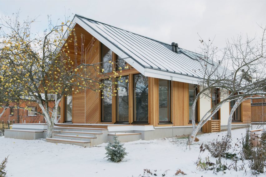 Summer house in Raubichi by Zrobym Architects