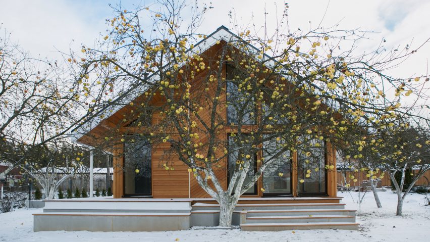 Summer house in Raubichi by Zrobym Architects