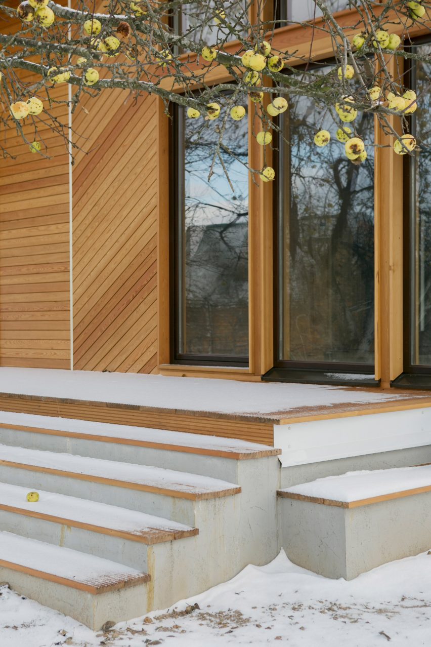 Summer house in Raubichi by Zrobym Architects