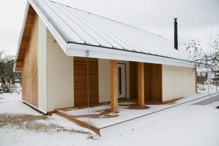 Summer house in Raubichi by Zrobym Architects