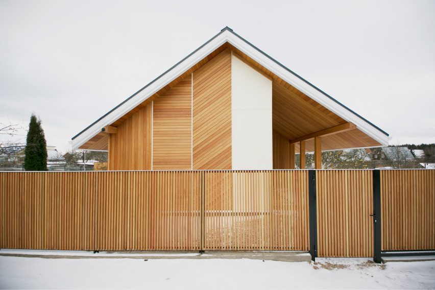 Summer house in Raubichi by Zrobym Architects