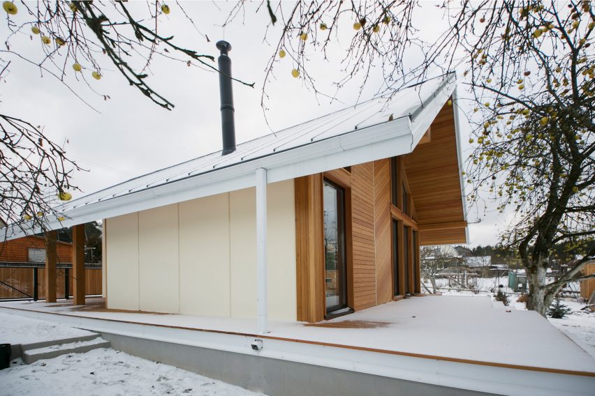 Summer house in Raubichi by Zrobym Architects