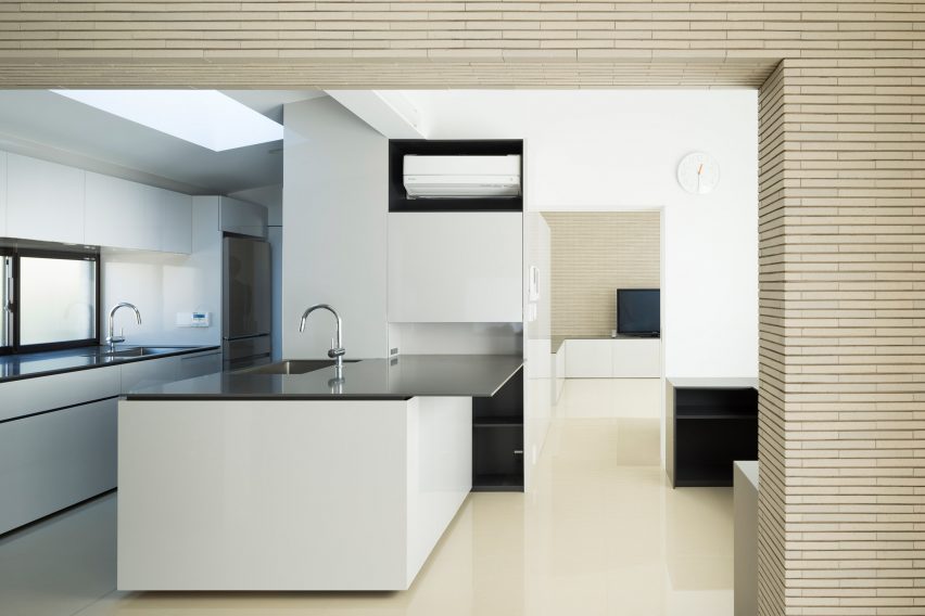 Trim House by Apollo Architects and Associates