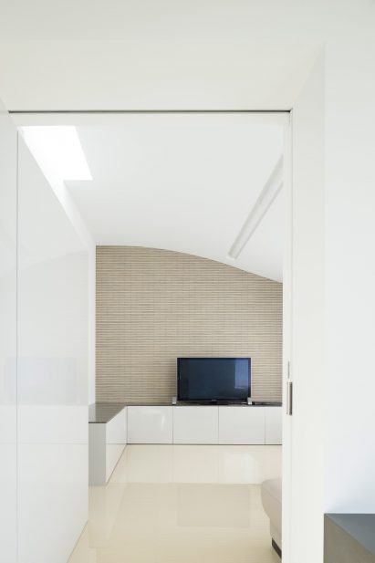 Trim House by Apollo Architects and Associates